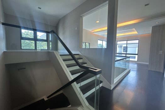 ขายบ้านสุดหรู ลดาวัลย์ รัตนาธิเบศร์ 4 ห้องนอน 4 ห้องน้ำ 208 ตร.ว. บ้านสวย สภาพมือ 1