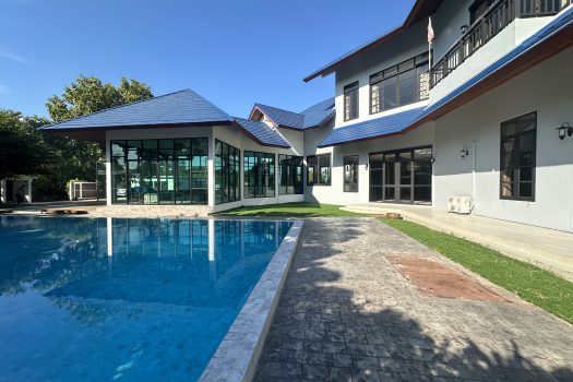 ขายด่วน บ้านสวย ร่มรื่น สไตล์รีสอร์ท พร้อมสระว่ายน้ำในตัว ซอย ศรีนครินทร์ 45 ทำเลดี เข้าออกได้หลายทาง 🏡