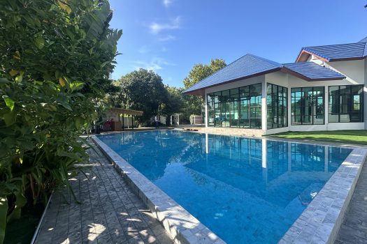 ขายด่วน บ้านสวย ร่มรื่น สไตล์รีสอร์ท พร้อมสระว่ายน้ำในตัว ซอย ศรีนครินทร์ 45 ทำเลดี เข้าออกได้หลายทาง 🏡