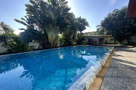 ขายด่วน บ้านสวย ร่มรื่น สไตล์รีสอร์ท พร้อมสระว่ายน้ำในตัว ซอย ศรีนครินทร์ 45 ทำเลดี เข้าออกได้หลายทาง 🏡