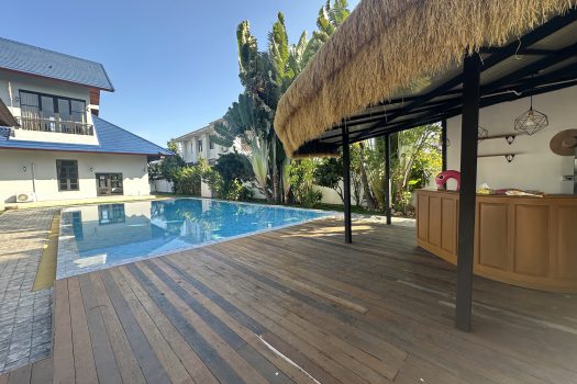 ขายด่วน บ้านสวย ร่มรื่น สไตล์รีสอร์ท พร้อมสระว่ายน้ำในตัว ซอย ศรีนครินทร์ 45 ทำเลดี เข้าออกได้หลายทาง 🏡