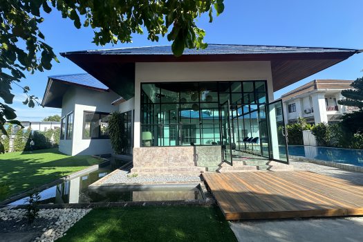 ขายด่วน บ้านสวย ร่มรื่น สไตล์รีสอร์ท พร้อมสระว่ายน้ำในตัว ซอย ศรีนครินทร์ 45 ทำเลดี เข้าออกได้หลายทาง 🏡