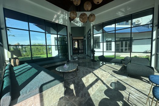 ขายด่วน บ้านสวย ร่มรื่น สไตล์รีสอร์ท พร้อมสระว่ายน้ำในตัว ซอย ศรีนครินทร์ 45 ทำเลดี เข้าออกได้หลายทาง 🏡