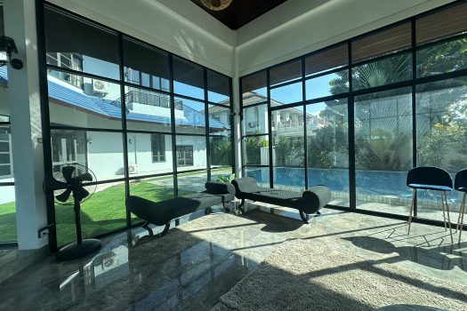 ขายด่วน บ้านสวย ร่มรื่น สไตล์รีสอร์ท พร้อมสระว่ายน้ำในตัว ซอย ศรีนครินทร์ 45 ทำเลดี เข้าออกได้หลายทาง 🏡