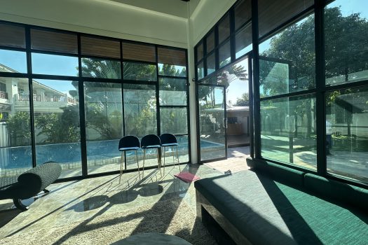 ขายด่วน บ้านสวย ร่มรื่น สไตล์รีสอร์ท พร้อมสระว่ายน้ำในตัว ซอย ศรีนครินทร์ 45 ทำเลดี เข้าออกได้หลายทาง 🏡