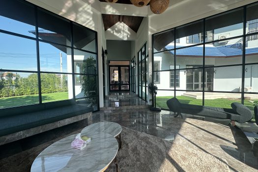 ขายด่วน บ้านสวย ร่มรื่น สไตล์รีสอร์ท พร้อมสระว่ายน้ำในตัว ซอย ศรีนครินทร์ 45 ทำเลดี เข้าออกได้หลายทาง 🏡