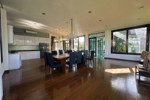 ขายด่วน บ้านสวย ร่มรื่น สไตล์รีสอร์ท พร้อมสระว่ายน้ำในตัว ซอย ศรีนครินทร์ 45 ทำเลดี เข้าออกได้หลายทาง 🏡