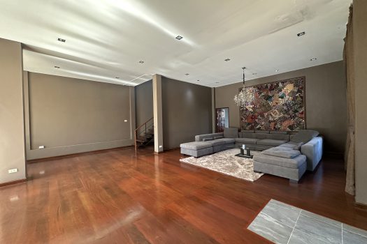 ขายด่วน บ้านสวย ร่มรื่น สไตล์รีสอร์ท พร้อมสระว่ายน้ำในตัว ซอย ศรีนครินทร์ 45 ทำเลดี เข้าออกได้หลายทาง 🏡