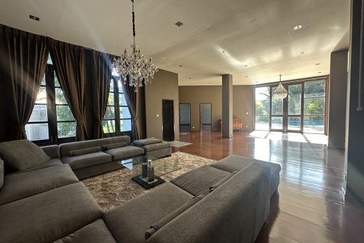 ขายด่วน บ้านสวย ร่มรื่น สไตล์รีสอร์ท พร้อมสระว่ายน้ำในตัว ซอย ศรีนครินทร์ 45 ทำเลดี เข้าออกได้หลายทาง 🏡