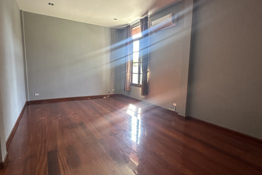 ขายด่วน บ้านสวย ร่มรื่น สไตล์รีสอร์ท พร้อมสระว่ายน้ำในตัว ซอย ศรีนครินทร์ 45 ทำเลดี เข้าออกได้หลายทาง 🏡