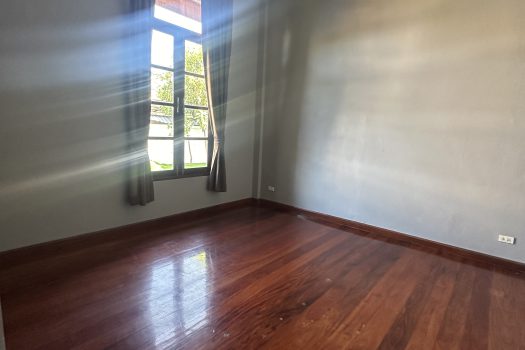 ขายด่วน บ้านสวย ร่มรื่น สไตล์รีสอร์ท พร้อมสระว่ายน้ำในตัว ซอย ศรีนครินทร์ 45 ทำเลดี เข้าออกได้หลายทาง 🏡