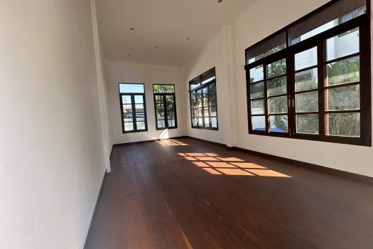 ขายด่วน บ้านสวย ร่มรื่น สไตล์รีสอร์ท พร้อมสระว่ายน้ำในตัว ซอย ศรีนครินทร์ 45 ทำเลดี เข้าออกได้หลายทาง 🏡