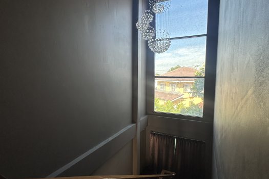 ขายด่วน บ้านสวย ร่มรื่น สไตล์รีสอร์ท พร้อมสระว่ายน้ำในตัว ซอย ศรีนครินทร์ 45 ทำเลดี เข้าออกได้หลายทาง 🏡