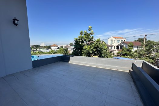 ขายด่วน บ้านสวย ร่มรื่น สไตล์รีสอร์ท พร้อมสระว่ายน้ำในตัว ซอย ศรีนครินทร์ 45 ทำเลดี เข้าออกได้หลายทาง 🏡