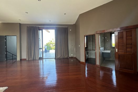 ขายด่วน บ้านสวย ร่มรื่น สไตล์รีสอร์ท พร้อมสระว่ายน้ำในตัว ซอย ศรีนครินทร์ 45 ทำเลดี เข้าออกได้หลายทาง 🏡