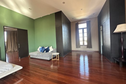 ขายด่วน บ้านสวย ร่มรื่น สไตล์รีสอร์ท พร้อมสระว่ายน้ำในตัว ซอย ศรีนครินทร์ 45 ทำเลดี เข้าออกได้หลายทาง 🏡