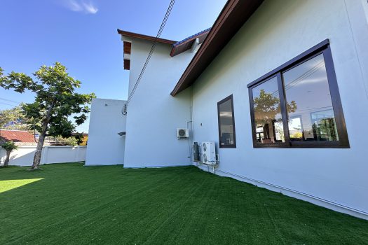 ขายด่วน บ้านสวย ร่มรื่น สไตล์รีสอร์ท พร้อมสระว่ายน้ำในตัว ซอย ศรีนครินทร์ 45 ทำเลดี เข้าออกได้หลายทาง 🏡