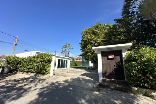 ขายด่วน บ้านสวย ร่มรื่น สไตล์รีสอร์ท พร้อมสระว่ายน้ำในตัว ซอย ศรีนครินทร์ 45 ทำเลดี เข้าออกได้หลายทาง 🏡