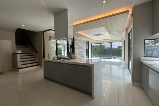 ขายบ้านสุดหรู ลดาวัลย์ รัตนาธิเบศร์ 4 ห้องนอน 4 ห้องน้ำ 208 ตร.ว. บ้านสวย สภาพมือ 1