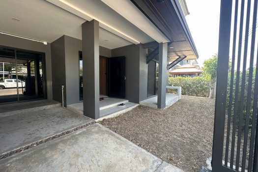 ขายราคาดีมาก บ้านหรูโครงการ บริทาเนีย บางนา-สุวรรณภูมิ กม.26 บ้านสวย วิวสวน ต่อเติมเยี่ยม 4 ห้องนอน 4 ห้องน้ำ