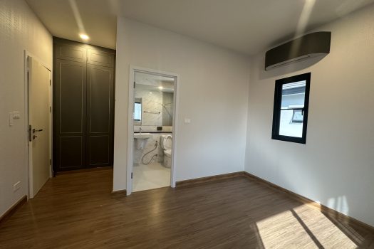 ขายราคาดีมาก บ้านหรูโครงการ บริทาเนีย บางนา-สุวรรณภูมิ กม.26 บ้านสวย วิวสวน ต่อเติมเยี่ยม 4 ห้องนอน 4 ห้องน้ำ