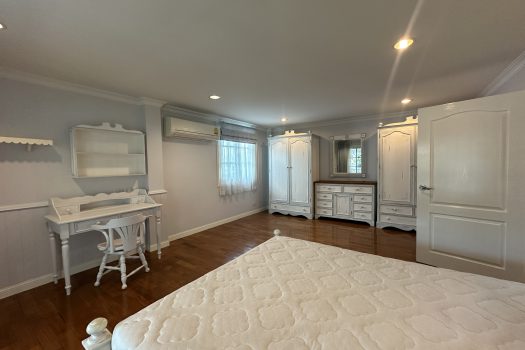 For Rent: Fantasia Villa 3 very nice and cozy house suitable for big family, decorate in Victorian style located in Sukhumvit 109- and 5-mins drive to BTS Bearing near several top international schools