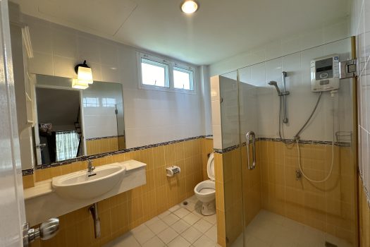 For Rent: Fantasia Villa 3 very nice and cozy house suitable for big family, decorate in Victorian style located in Sukhumvit 109- and 5-mins drive to BTS Bearing near several top international schools