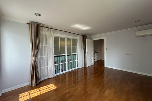 For Rent: Fantasia Villa 3 very nice and cozy house suitable for big family, decorate in Victorian style located in Sukhumvit 109- and 5-mins drive to BTS Bearing near several top international schools