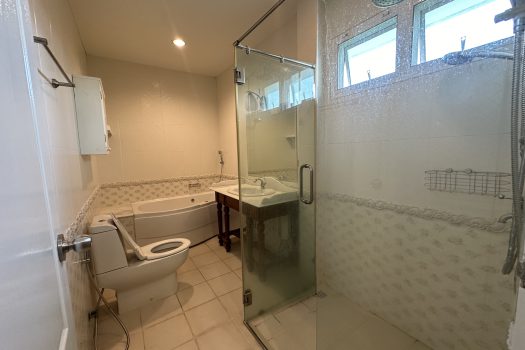 For Rent: Fantasia Villa 3 very nice and cozy house suitable for big family, decorate in Victorian style located in Sukhumvit 109- and 5-mins drive to BTS Bearing near several top international schools