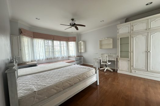 For Rent: Fantasia Villa 3 very nice and cozy house suitable for big family, decorate in Victorian style located in Sukhumvit 109- and 5-mins drive to BTS Bearing near several top international schools