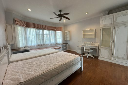 For Rent: Fantasia Villa 3 very nice and cozy house suitable for big family, decorate in Victorian style located in Sukhumvit 109- and 5-mins drive to BTS Bearing near several top international schools