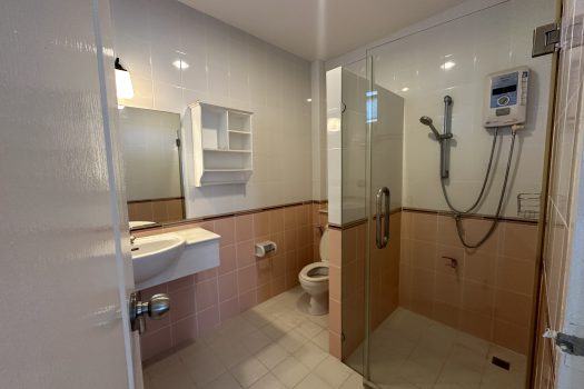 For Rent: Fantasia Villa 3 very nice and cozy house suitable for big family, decorate in Victorian style located in Sukhumvit 109- and 5-mins drive to BTS Bearing near several top international schools