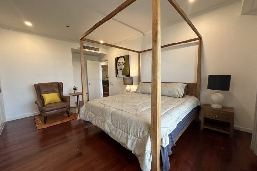 For Sale/Rent: Baan Chao Praya Condominium 1 BR 94 Sq.m beautiful room with spectacular river views/ good location close to BTS Khlong San