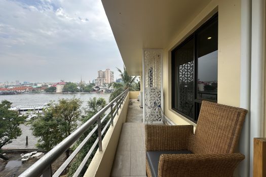 For Sale/Rent: Baan Chao Praya Condominium 1 BR 94 Sq.m beautiful room with spectacular river views/ good location close to BTS Khlong San