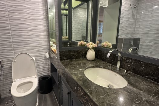 For Sale/Rent: Baan Chao Praya Condominium 1 BR 94 Sq.m beautiful room with spectacular river views/ good location close to BTS Khlong San