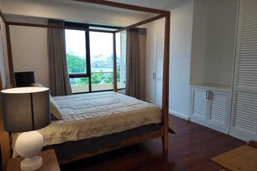 For Sale/Rent: Baan Chao Praya Condominium 1 BR 94 Sq.m beautiful room with spectacular river views/ good location close to BTS Khlong San