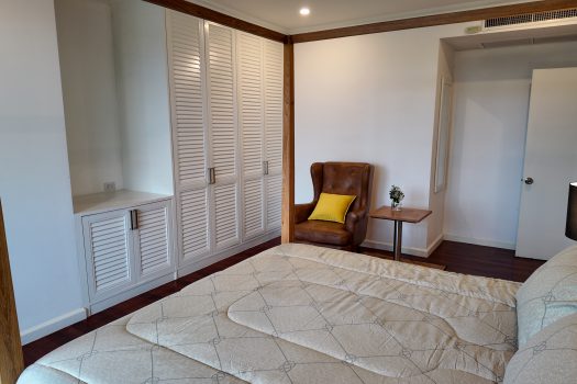 For Sale/Rent: Baan Chao Praya Condominium 1 BR 94 Sq.m beautiful room with spectacular river views/ good location close to BTS Khlong San