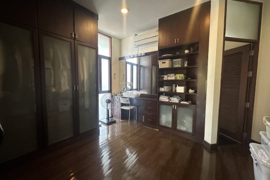 ขายบ้านใน หมู่บ้านเสรี พระราม 9 ทำเลดีมาก เข้าออกได้หลายทางทั้ง พระราม 9 และพัฒนาการ 4 ห้องนอน 74 ตร.วา บ้านสวย ร่มรื่นมากก🌳🏡 🔥 ขายราคาเพียง 23,000,000 บาท 🔥