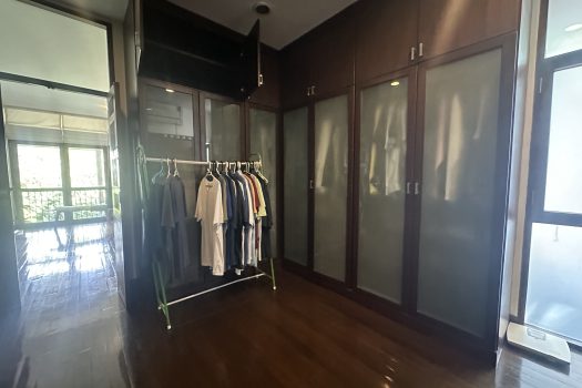 ขายบ้านใน หมู่บ้านเสรี พระราม 9 ทำเลดีมาก เข้าออกได้หลายทางทั้ง พระราม 9 และพัฒนาการ 4 ห้องนอน 74 ตร.วา บ้านสวย ร่มรื่นมากก🌳🏡 🔥 ขายราคาเพียง 23,000,000 บาท 🔥