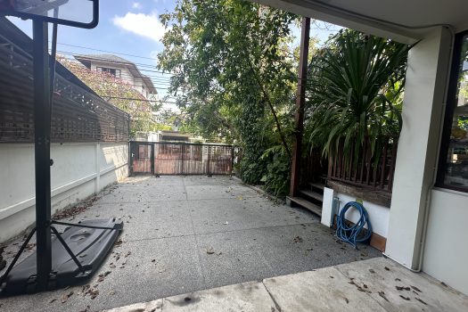 ขายบ้านใน หมู่บ้านเสรี พระราม 9 ทำเลดีมาก เข้าออกได้หลายทางทั้ง พระราม 9 และพัฒนาการ 4 ห้องนอน 74 ตร.วา บ้านสวย ร่มรื่นมากก🌳🏡 🔥 ขายราคาเพียง 23,000,000 บาท 🔥