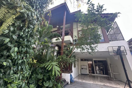 ขายบ้านใน หมู่บ้านเสรี พระราม 9 ทำเลดีมาก เข้าออกได้หลายทางทั้ง พระราม 9 และพัฒนาการ 4 ห้องนอน 74 ตร.วา บ้านสวย ร่มรื่นมากก🌳🏡 🔥 ขายราคาเพียง 23,000,000 บาท 🔥