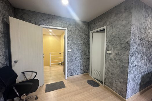 ขาย Home Office โครงการ พฤกษาวิลล์ 65/2 ศรีสมาน หลังมุม ต่อเติมสวย เต็มพื้นที่ ตอบโจทย์ทุกการใช้งาน ทำเลดีมาก ติดห้างโรบินสันศรีสมานเพียง 100 เมตร