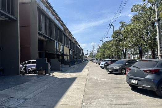 ขาย ด่วน ‼️ ทาวน์โฮม The Plant ซิตี้ แจ้งวัฒนะ ทำเลดีมาก ติดถนน ติดอิมแพ็คเมืองทองธานี ใกล้จุดขึ้นลงทางด่วนด่านเมืองทองธานี ตกแต่งสวย สไตล์ Loft พร้อมเข้าอยู่ เริ่มกิจการได้ทันที