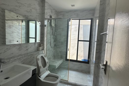 บ้านเดี่ยว โครงการ มัณฑนา อ่อนนุช-วงแหวน 4 บ้านสวย ตกแต่งครบ พร้อมเข้าอยู่ 4 ห้องนอน 3 ห้องน้ำ Function ครบ ในราคาที่ดีสุดๆ