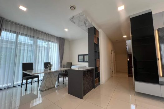 ขาย/เช่า บ้านเดี่ยว หมู่บ้าน แกรนด์บริทาเนีย บางนา กม.12 บ้านสวย หลังมุม ทำเลดี