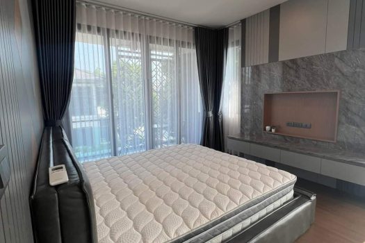 ขาย/เช่า บ้านเดี่ยว หมู่บ้าน แกรนด์บริทาเนีย บางนา กม.12 บ้านสวย หลังมุม ทำเลดี