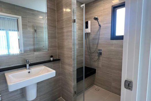 ขาย/เช่า บ้านเดี่ยว หมู่บ้าน แกรนด์บริทาเนีย บางนา กม.12 บ้านสวย หลังมุม ทำเลดี