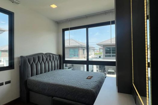 ขาย/เช่า บ้านเดี่ยว หมู่บ้าน แกรนด์บริทาเนีย บางนา กม.12 บ้านสวย หลังมุม ทำเลดี