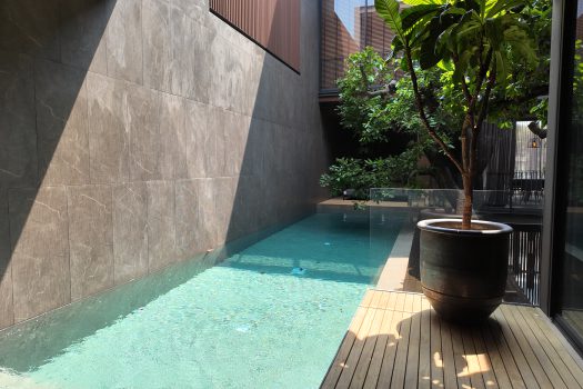 บ้านเดี่ยว สไตล์ 𝗨𝗻𝗶𝗾𝘂𝗲 𝗠𝗼𝗱𝗲𝗿𝗻 𝟯 ชั้น ซอยนาคนิวาส 𝟯𝟳 แยก 𝟮-𝟵 บ้านใหม่ แต่งสวยมาก พร้อมสระว่ายน้ำในตัวและลิฟท์