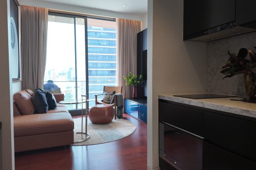 For Sale/ Rent : 𝗞𝗛𝗨𝗡 𝗯𝘆 𝗬𝗢𝗢 𝗧𝗵𝗼𝗻𝗴𝗹𝗼𝗿 49 Sq.M. Luxury condo iun the heart of BKK near BTS Thong Lor